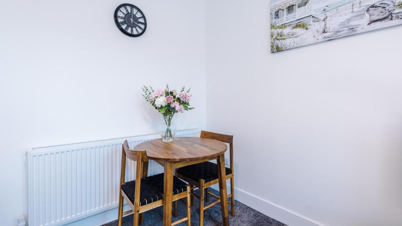 Stylish Modern Apartment In Conwy Exterior photo